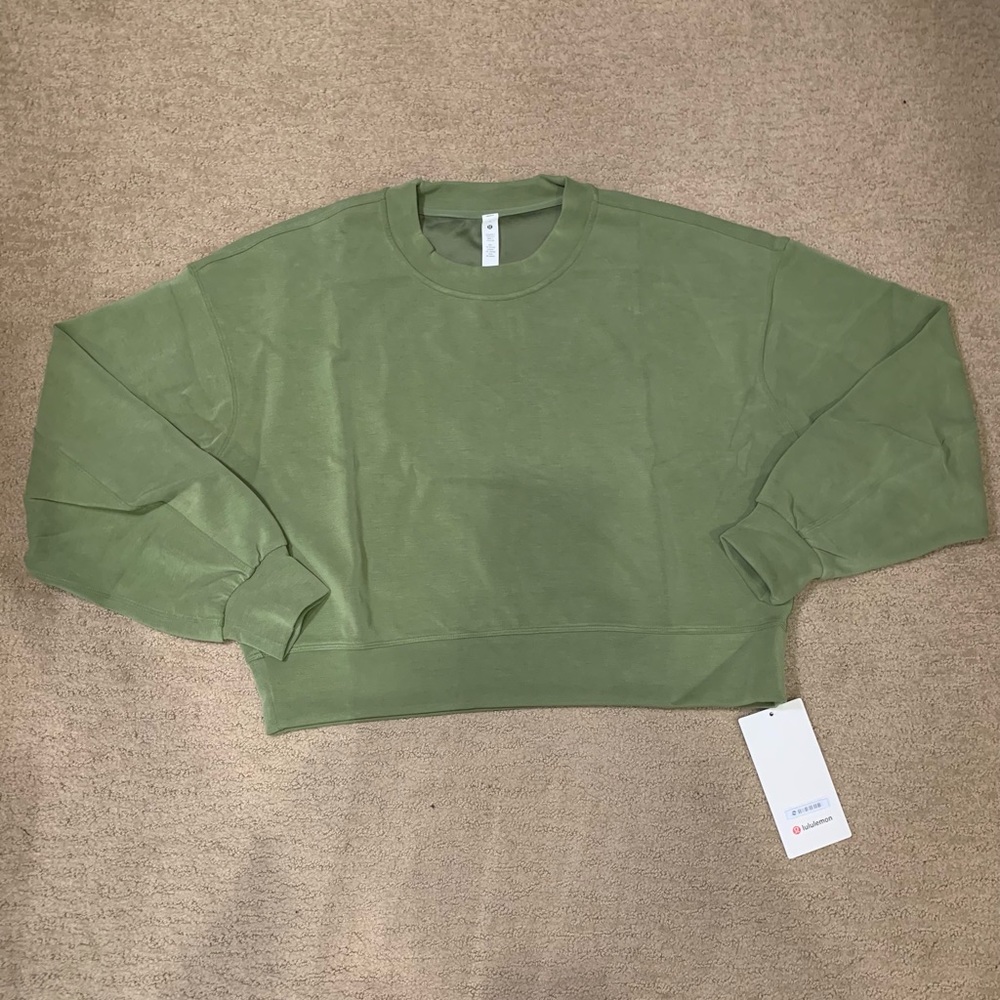 NWT! Lululemon Perfectly oversized Crop Crew inGreen Foilage